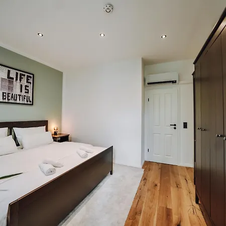 Apartment Edler Wohnraum Luxurioese 2 Sz Mit Balkon, Kaffeevollautomat, Klima & Lift
