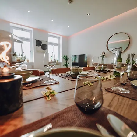 Edler Wohnraum Luxurioese 2 Sz Mit Balkon, Kaffeevollautomat, Klima & Lift * ケムニッツ