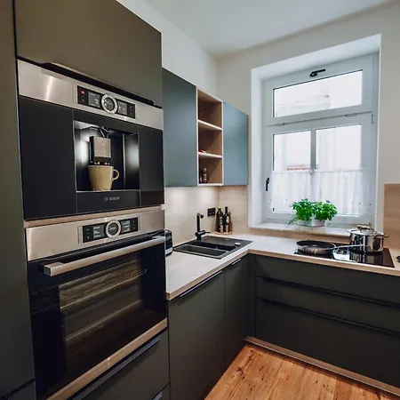 Edler Wohnraum Luxurioese 2 Sz Mit Balkon, Kaffeevollautomat, Klima & Lift アパート