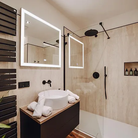 Edler Wohnraum Luxus-apartment 2 Schlafzimmer Mit Balkon, Bosch-kaffeevollautomat, Klima, Lift & Wlan 443 Mbps Appartement Chemnitz
